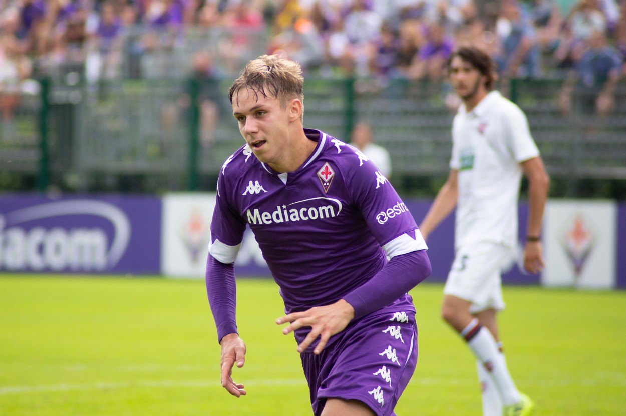 Rapid transferă de la Fiorentina! Impresarul e la București și negociază cu oficialii din Giulești
