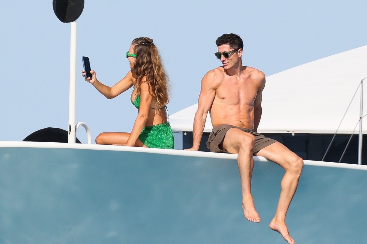 Robert Lewandowski a luat decizia! Polonezul, întâlnire-șoc cu Xavi în vacanța de la Ibiza. Spaniolii au aflat totul: „Îmi doresc foarte mult asta!”