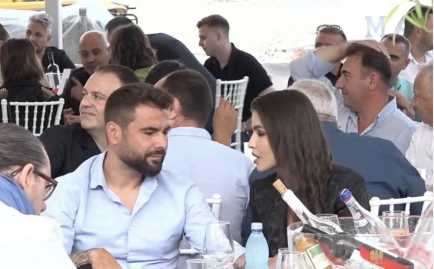 Rapid e umilită în amicale și ia 7 goluri de la Slavia, iar lui Adi Mutu îi arde de petreceri pe șantier, la cort! S-a distrat cu soția Sandra la un party „select”, unde băutura a fost ținută în excavator și roabe!