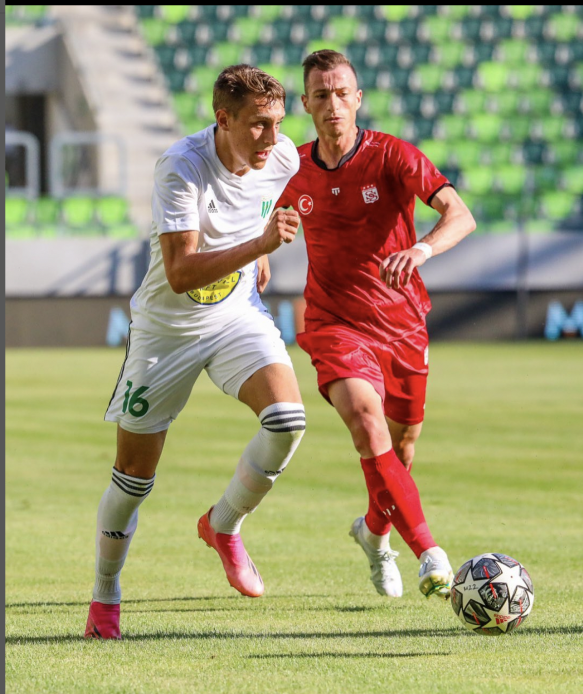 Fotbalistul român devenit om de bază în naționala de tineret a Ungariei primește laude din partea antrenorului său: „Este un copil cu abilități excepționale, o valoare a fotbalului maghiar!” Jucătorul s-a format la academia lui West Ham United