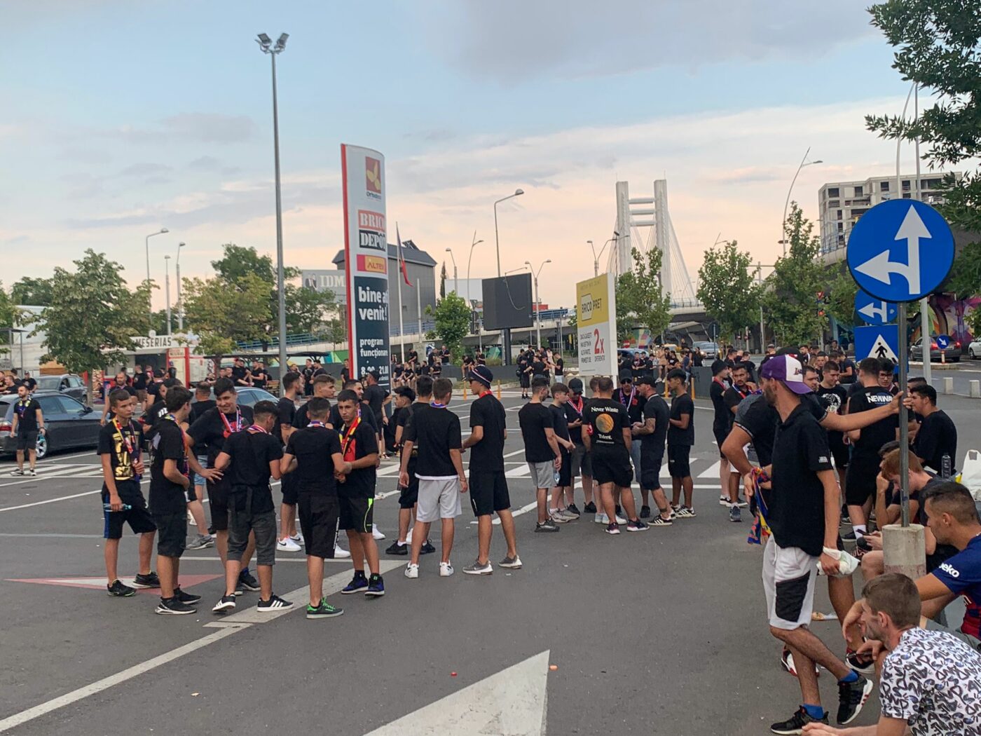 Nebunie în Giulești! Ultrașii lui FCSB au ajuns la stadion și au făcut spectacol | VIDEO