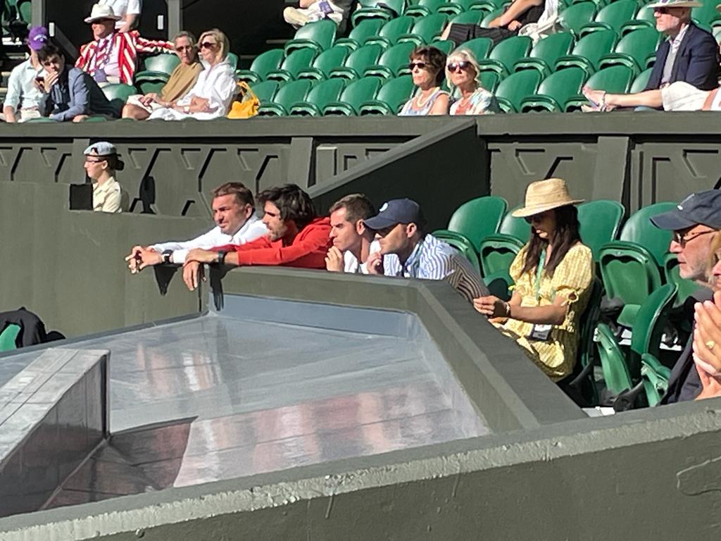Bărbatul care a atras toate privirile în loja rivalei Simonei Halep! Cine e manechinul Juan Betancourt | FOTO EXCLUSIV