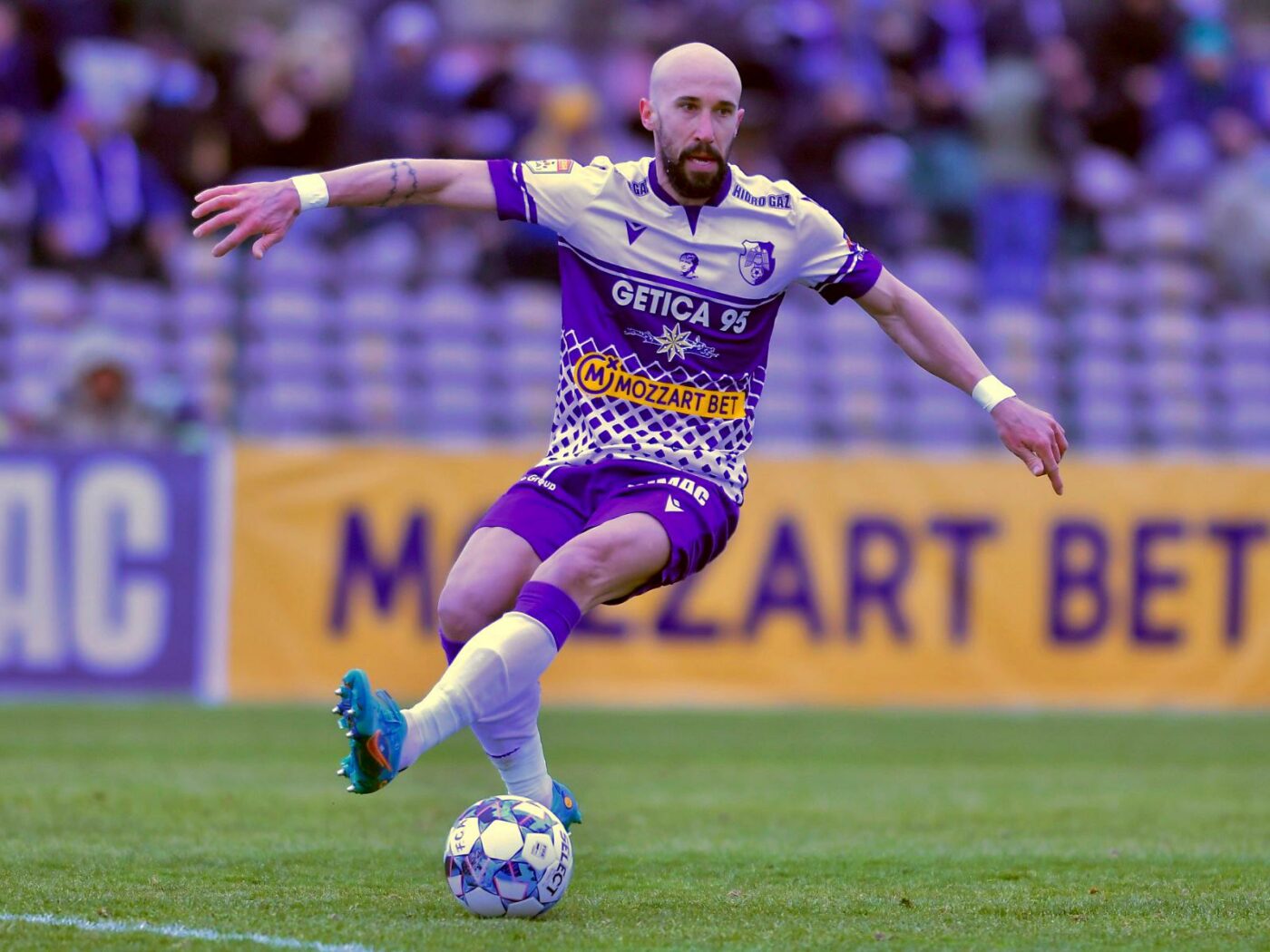 Suporterii lui FC Argeș, invitați să umple stadionul diseară