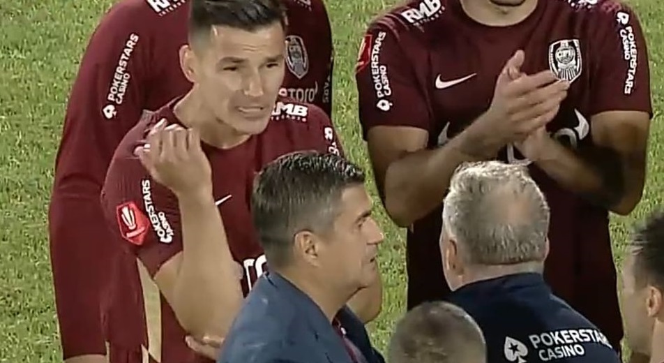 Dan Petrescu, un car de nervi la finalul meciului cu Rapid! Antrenorul s-a dus „glonț” la Ovidiu Hoban și a fost cu greu calmat de membrii staff-ului campioanei