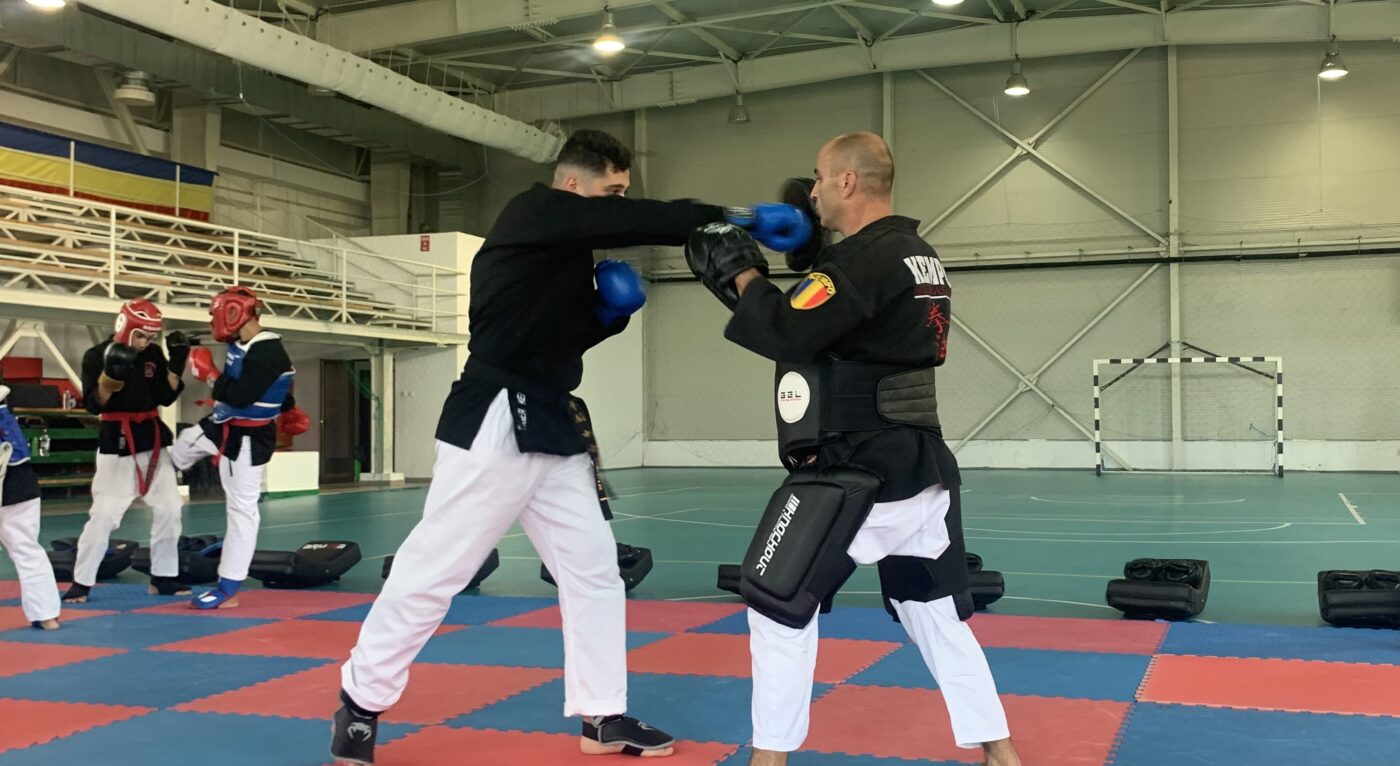 A pregătit trupele afgane în Kandahar, iar acum antrenează peste 100 de sportivi