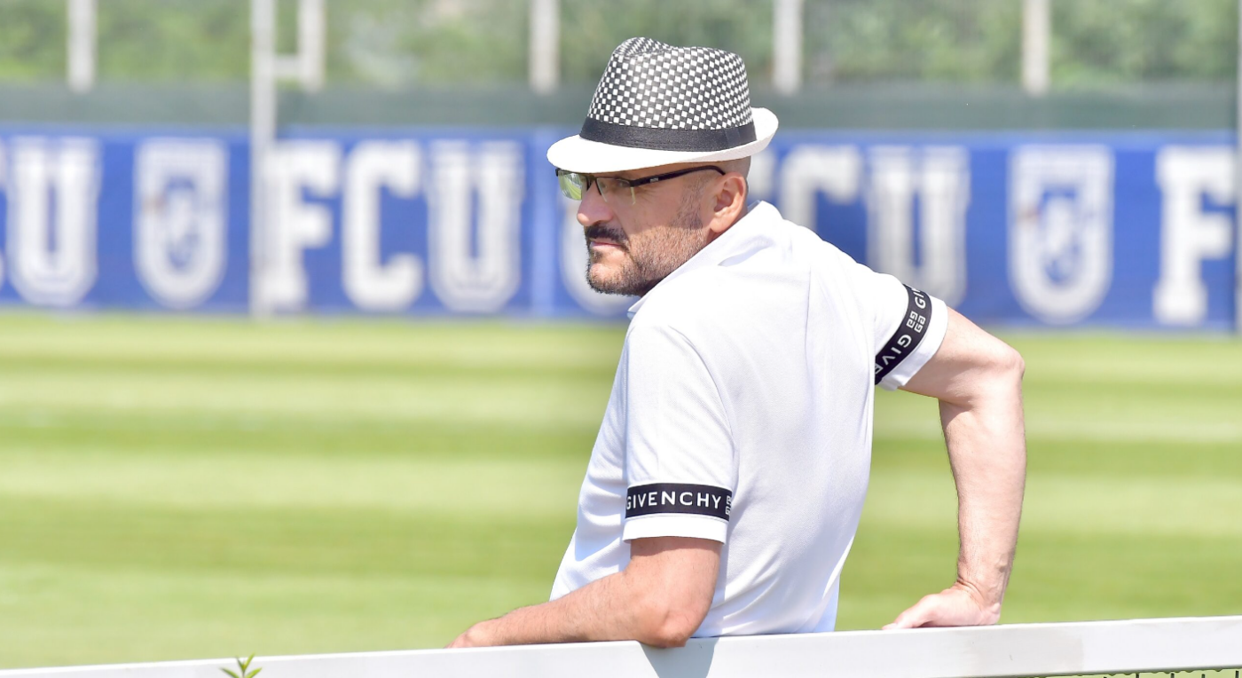 Ce face Adrian Mititelu după ce a ieșit din închisoare! Patronul Craiovei se distrează ca un puștan la mare! Prima imagine de pe litoral cu milionarul