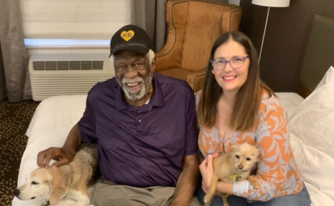 Doliu în lumea baschetului! Legendarul Bill Russell, câștigător a 11 titluri NBA, a murit la vârsta de 88 de ani!