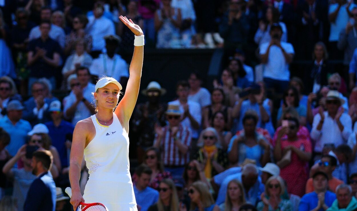 Campioană surpriză la Wimbledon 2022! Kazaha de origine rusă Elena Rybakina a învins-o pe Ons Jabeur în finală, după o revenire impresionantă