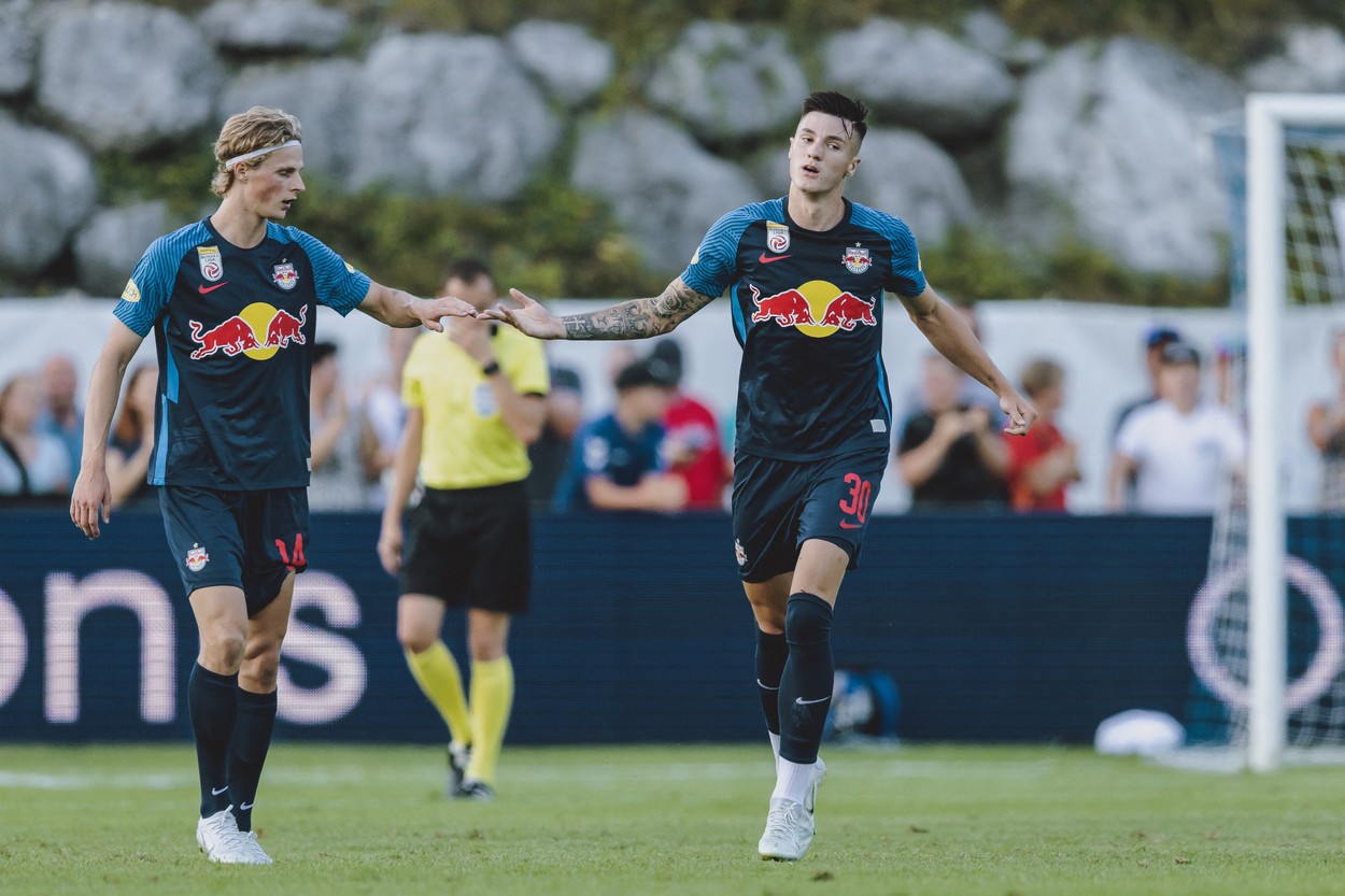 Șefii lui Manchester United s-au întâlnit cu agentul lui Benjamin Sesko, puștiul-minune de la RB Salzburg, pentru a discuta despre un posibil transfer!