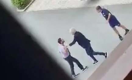 Oficialii care au vrut să îi transfere pe Tavi Popescu și Darius Olaru în Serie A s-au luat la înjurături și la bătaie în parcare! Imagini șocante cu directorul sportiv și antrenorul clubului | VIDEO