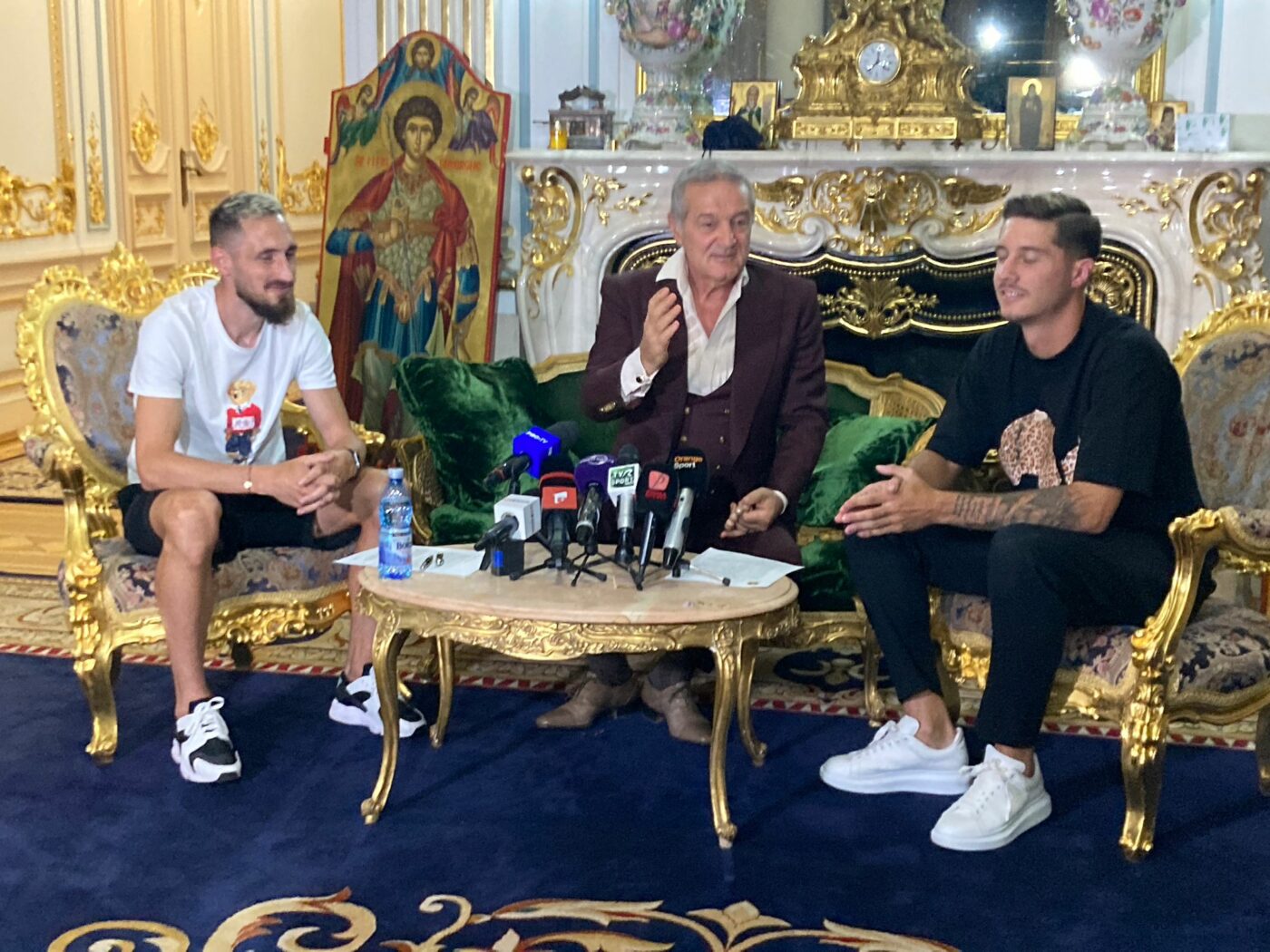 David Miculescu și Bogdan Rusu, prezentați oficial de Gigi Becali la FCSB! Patronul „roș-albaștrilor” nu se dezminte: „Are clauză 50 de milioane de euro! Joacă titular”