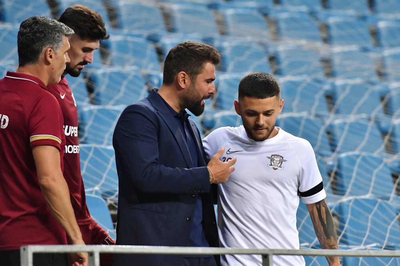 Alex Ioniță, dezvăluiri mai puțin cunoscute din vestiarul lui CFR Cluj. „Atmosfera e rece, jucătorii sunt individualiști!” De ce-l preferă pe Adi Mutu în detrimentul lui Dan Petrescu