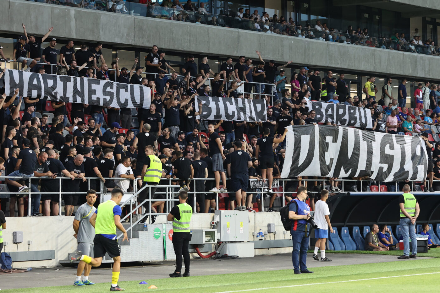 Suporterii au ajuns la capătul răbdării și cer demisia conducerii CSA Steaua: „Plecați din Ghencea! Lăsaţi clubul Steaua pe mâna unor profesionişti” | COMUNICATUL INTEGRAL