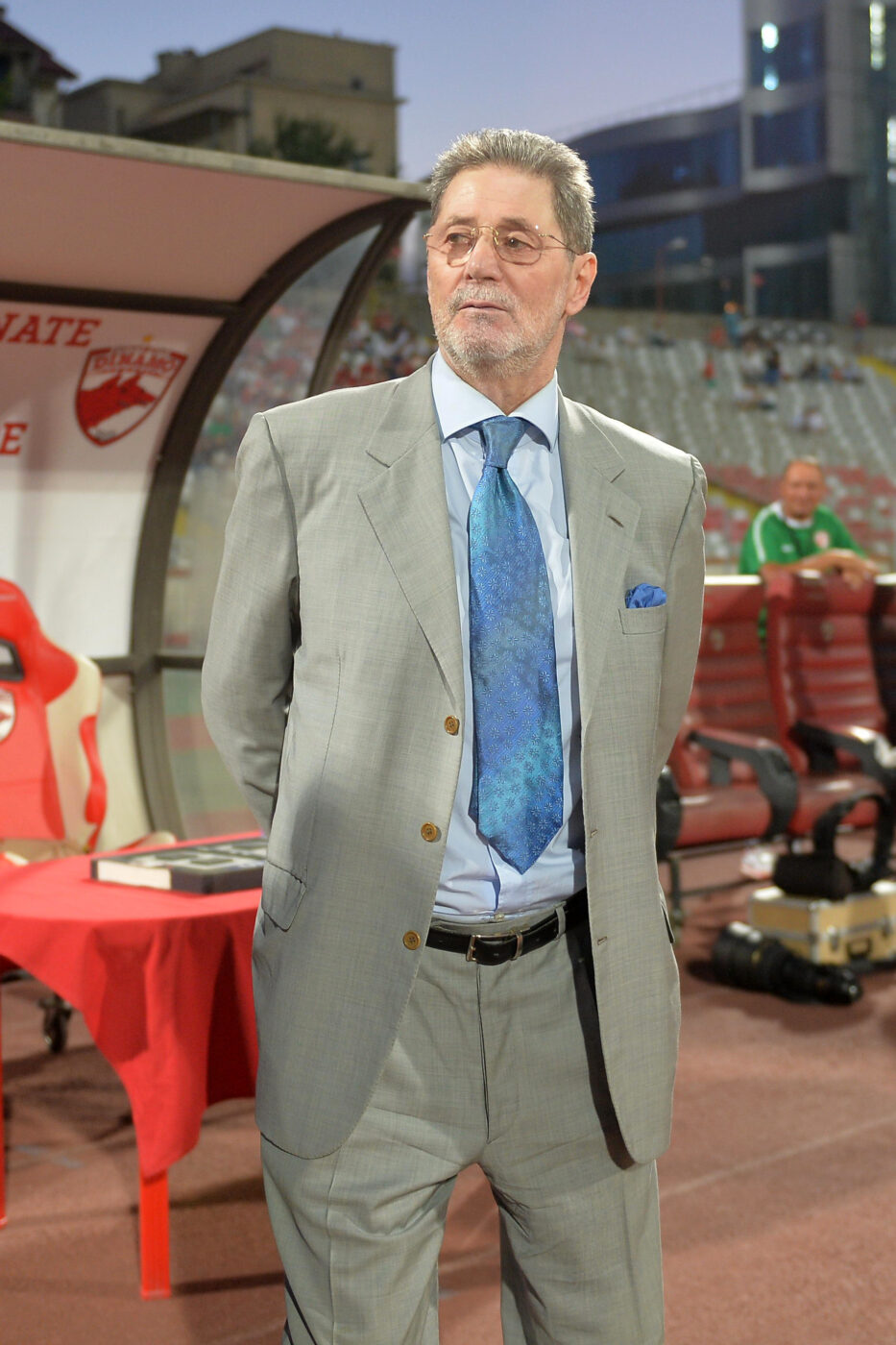Reacția lui Cornel Dinu, după ce Andrei Cionca a preluat o parte din acțiunile pe care „Mister” le-a cedat suporterilor de la Dinamo Socios. „Aveam date, știam că e un tip serios, un om de afaceri care vrea să bage bani, un dinamovist. L-am cunoscut, de mână cu tatăl său, când avea 7 ani” | EXCLUSIV