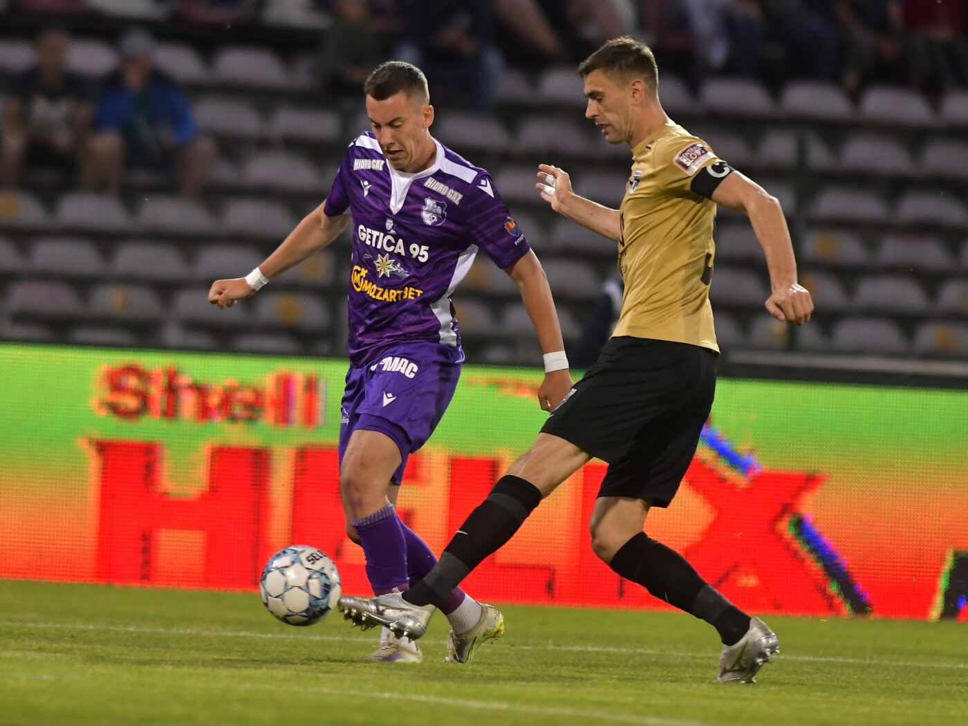FC Argeș – FC Voluntari, Live Video Online, de la ora 18:15, în etapa 14 din Superliga. Ambele formații se luptă pentru locurile de play-off. Echipele probabile