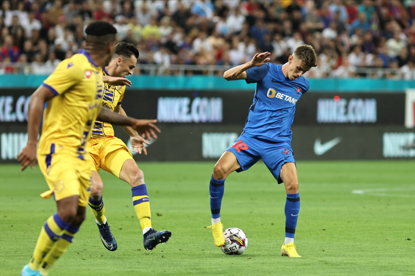 FCSB – Dunajska Streda 1-0. Roș-albaștrii se califică la pas în play-off-ul Conference League
