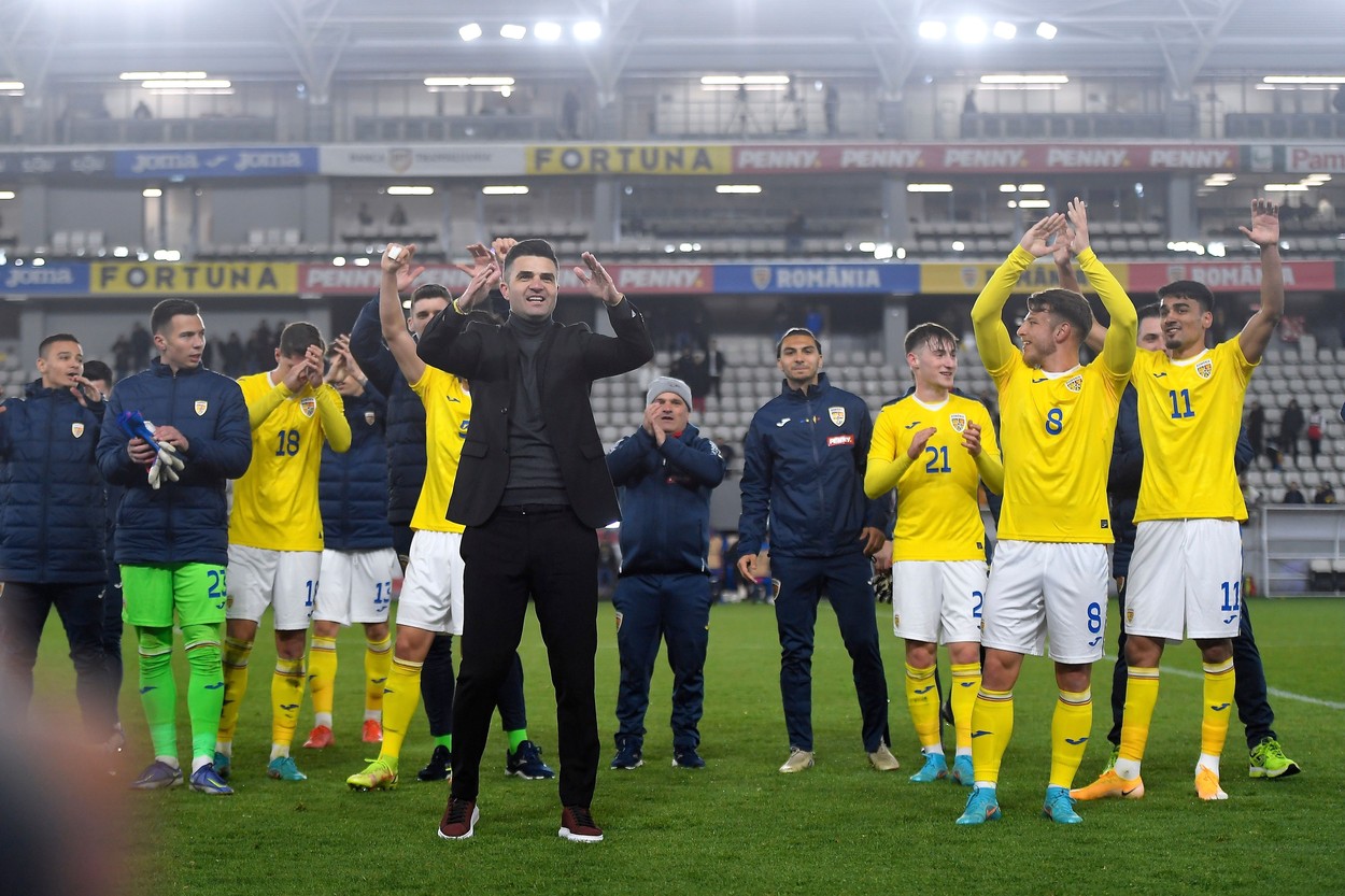 Florin Bratu, asaltat de mesajele jucătorilor României U21! Reacții emoționante la despărțirea de selecționerul naționalei de tineret: „Sper să mai colaborăm cândva! Îmi pare rău că se termină așa!” | EXCLUSIV
