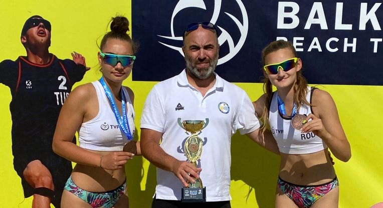 Joacă volei la 44 de grade Celsius cu gândul la cecul de 250.000 de euro