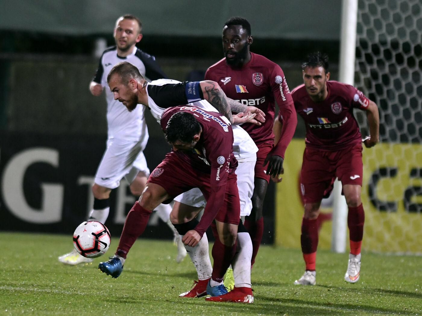 Jucătorul pentru care se bat FCSB și CFR Cluj, refuzat de Universitatea Craiova! Cine s-a opus transferului favoritului lui Gigi Becali | EXCLUSIV