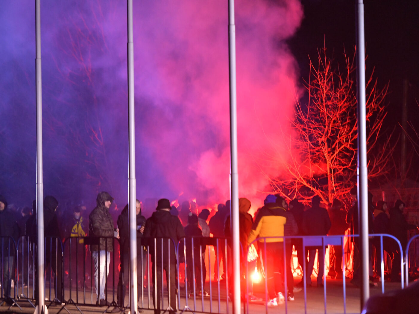 Liderul galeriei unei echipe din Superliga, dezvăluire șocantă. „Plătim jandarmii să introducă torțele pe stadion!” Cum sunt folosite fetele care merg la meciuri
