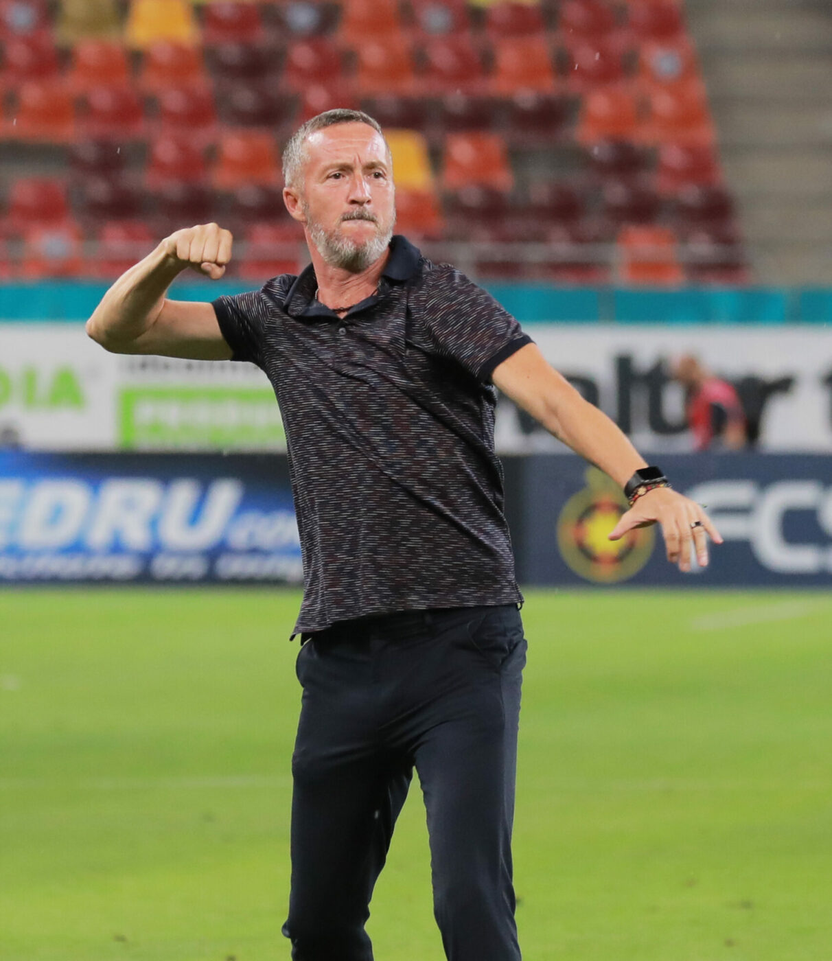 Prezență specială la FCSB – Anderlecht alături de suporterii roș-albaștri! Meme Stoica a făcut anunțul emoționant: „Cel mai puternic om cu care am lucrat în 30 de ani!”