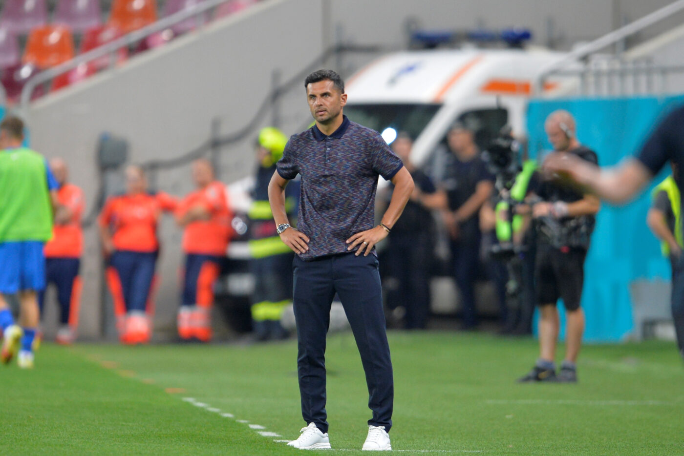 Nicolae Dică, în pericol să fie demis dacă pierde meciul cu West Ham: „Cu siguranță postul lui este pus în joc”