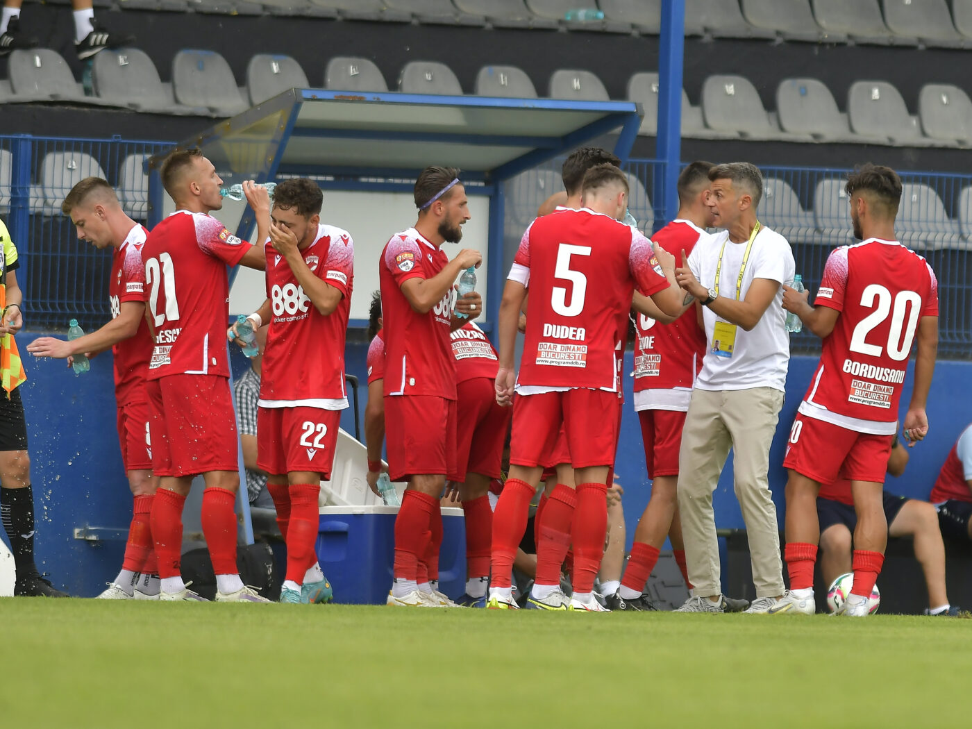 Ovidiu Burcă a recunoscut! Vrea să scape de doi jucători de la Dinamo. „Cea mai bună soluție era ca să plece!”