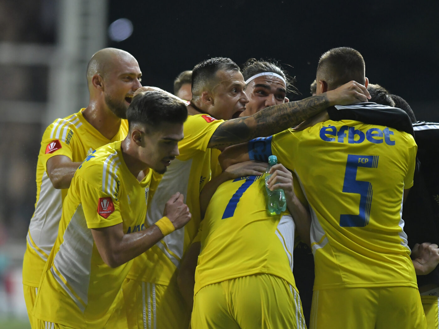 Petrolul o învinge pe Rapid după o pauză de 22 de ani! Giuleștenii, eșec usturător pe un stadion arhiplin