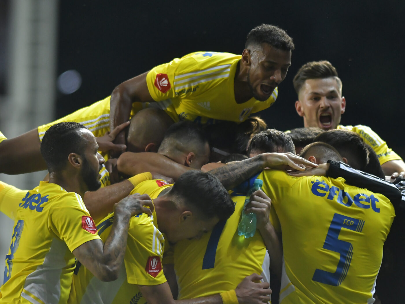 Chindia – Petrolul 2-3, în etapa cu numărul 8 din Superliga. „Lupii galbeni” se impun, după ce au condus cu 2-0