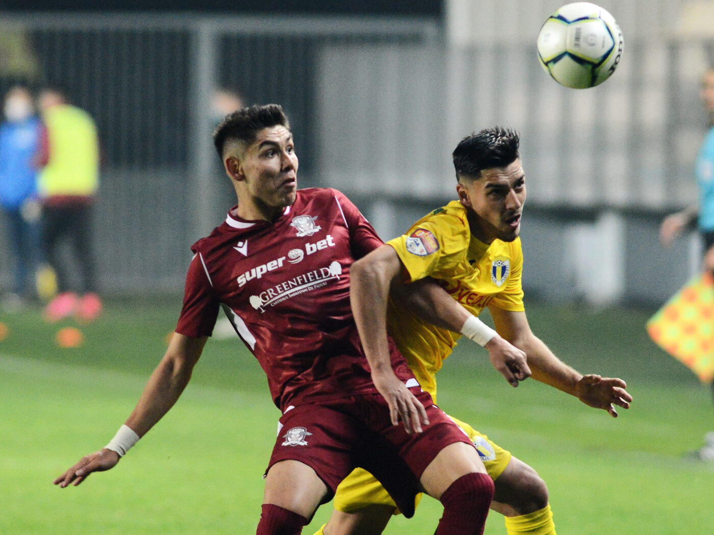 Petrolul – Rapid 0-0, Live Video Online în etapa 5 din Superliga. Meciul este oprit după ce suporterii au aruncat cu materiale pirotehnice pe teren