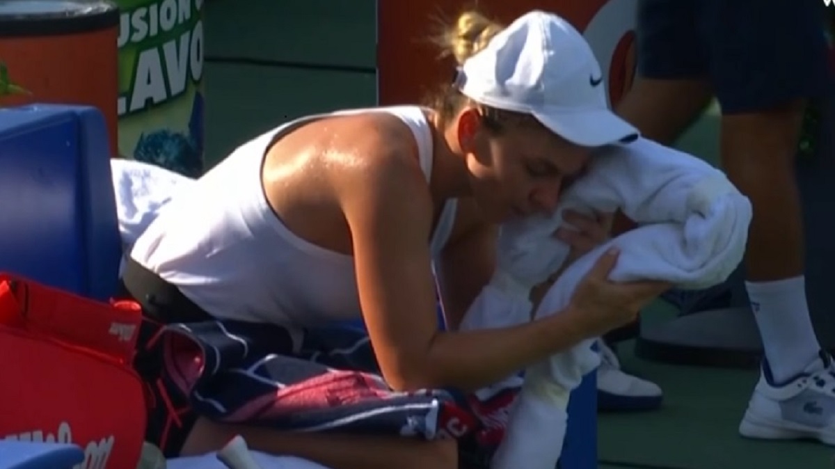 Momente de coșmar pentru Simona Halep! Româncei i s-a făcut rău pe teren și a abandonat meciul cu Anna Kalinskaya de la Washington