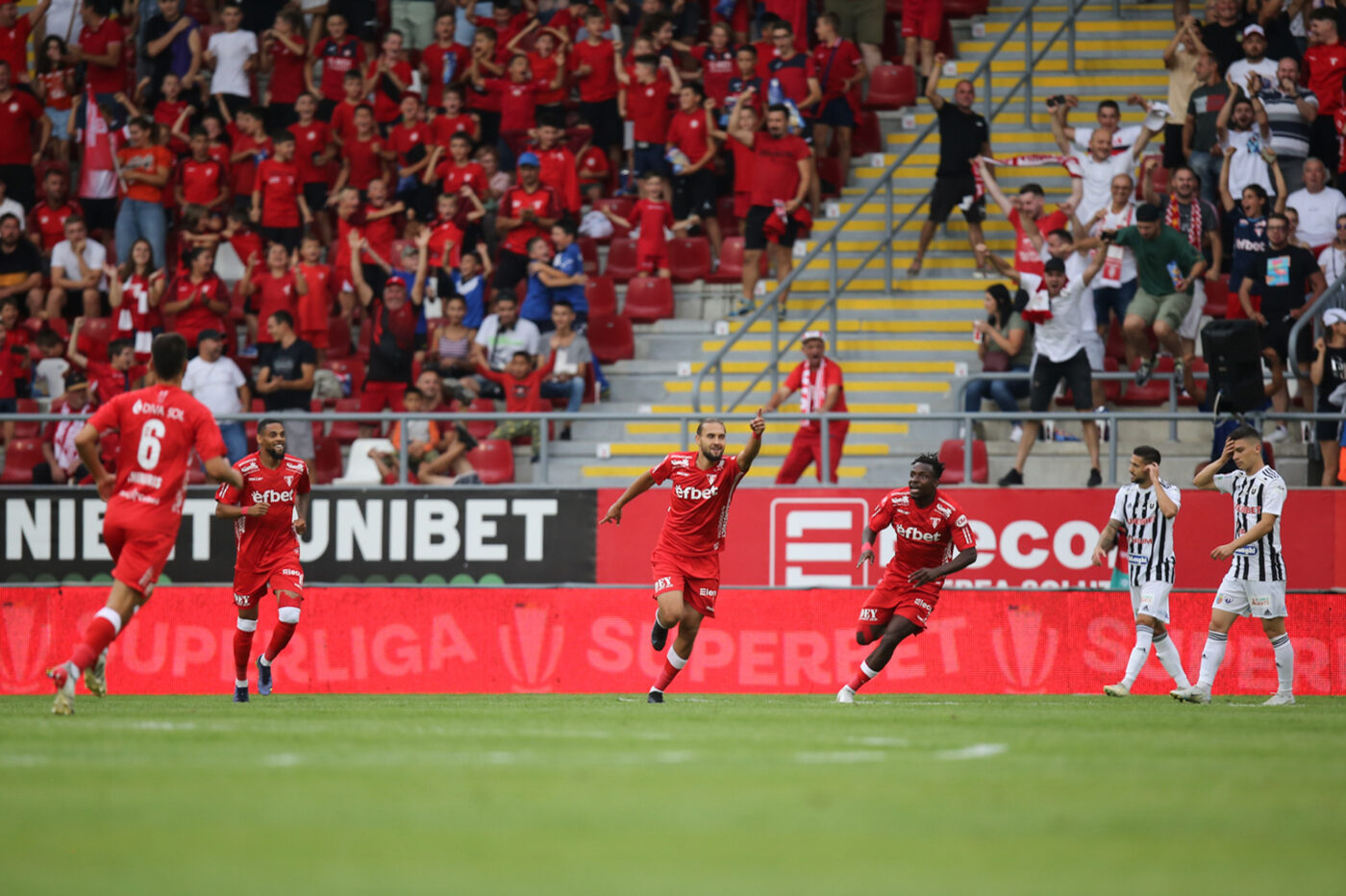 Pont pentru UTA Arad – FC U Craiova 1948, duel echilibrat în Superliga României (P)