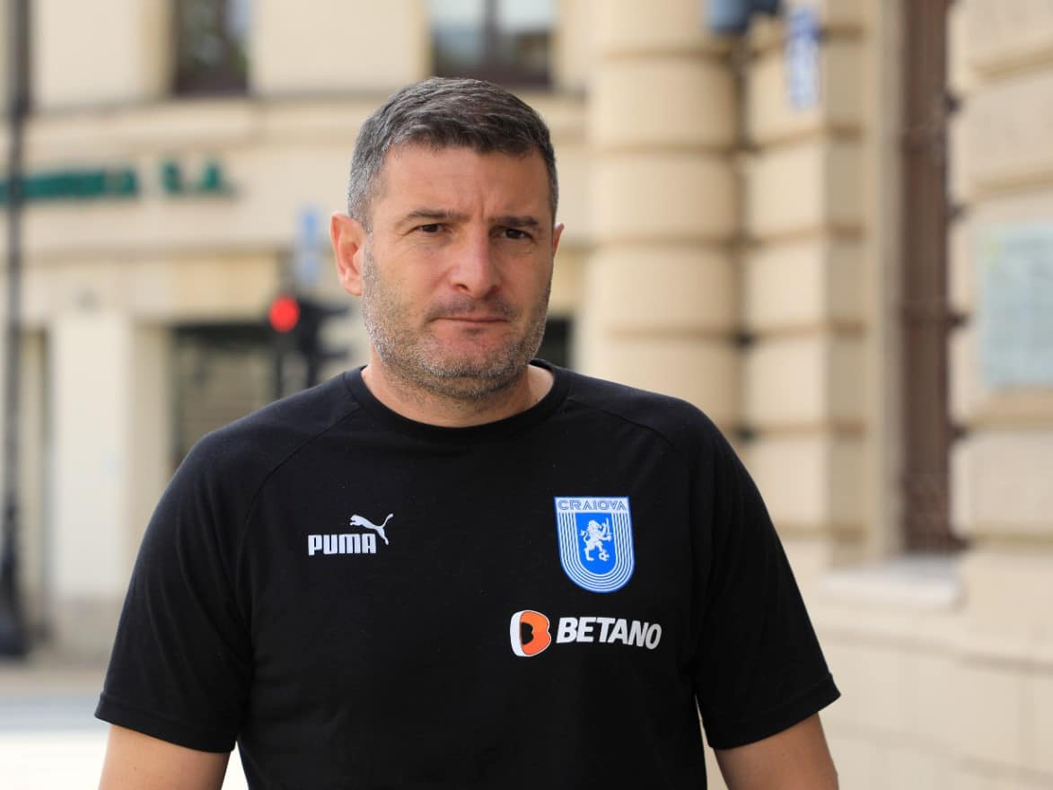 Ultrașii Universității Craiova au cedat nervos după înfrângerea cu Zorya Lugansk! Îi cer lui Laszlo Balint să plece din Bănie. „Dă-ți demisia! Ai distrus cel mai bun atac din țară!”