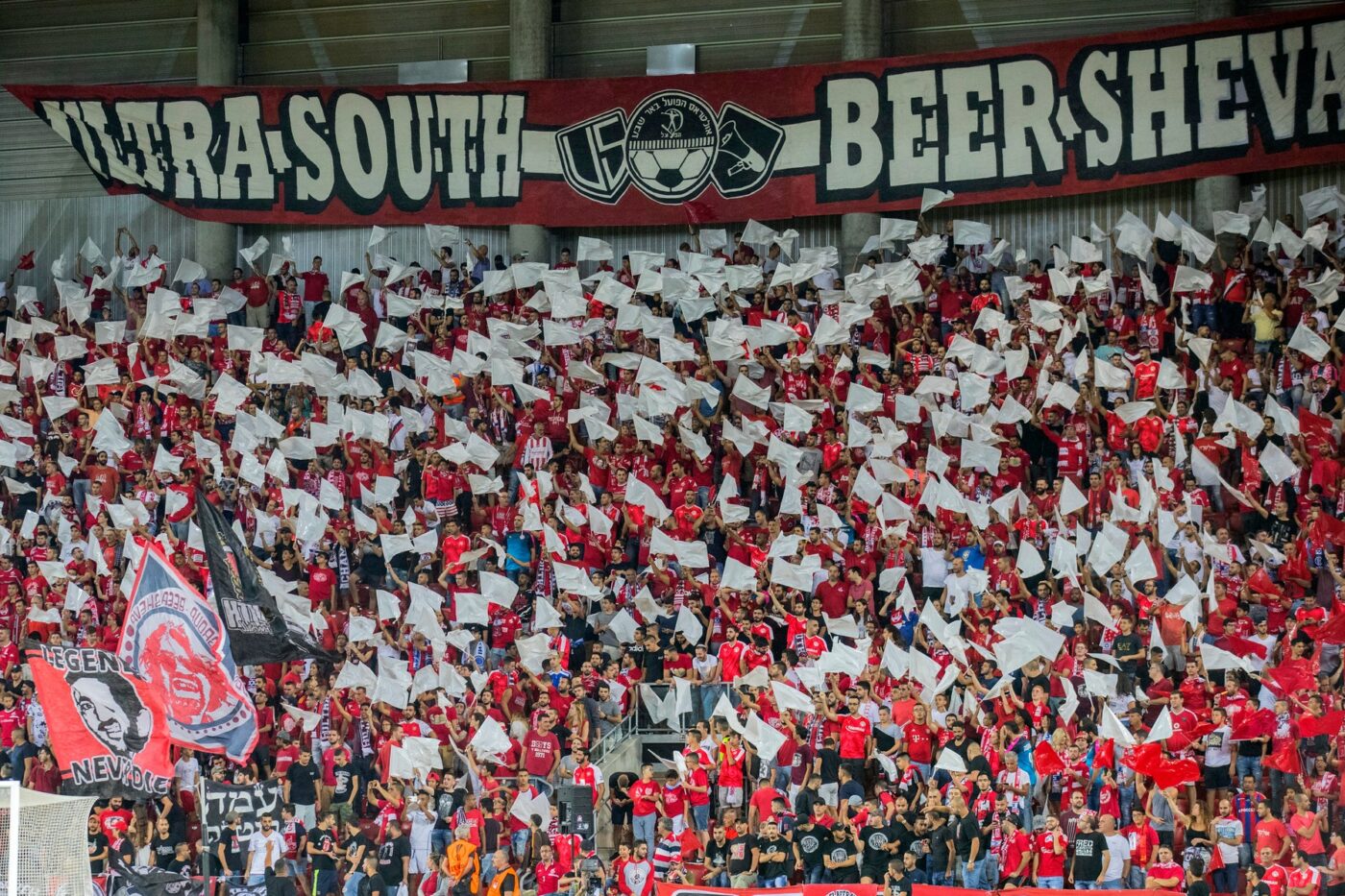 Universitatea Craiova, bun venit în infernul din Israel! Tot stadionul este o galerie! Ce îi așteaptă pe olteni la returul cu Hapoel Beer Sheva: „Sunt nebuni!” | SPECIAL
