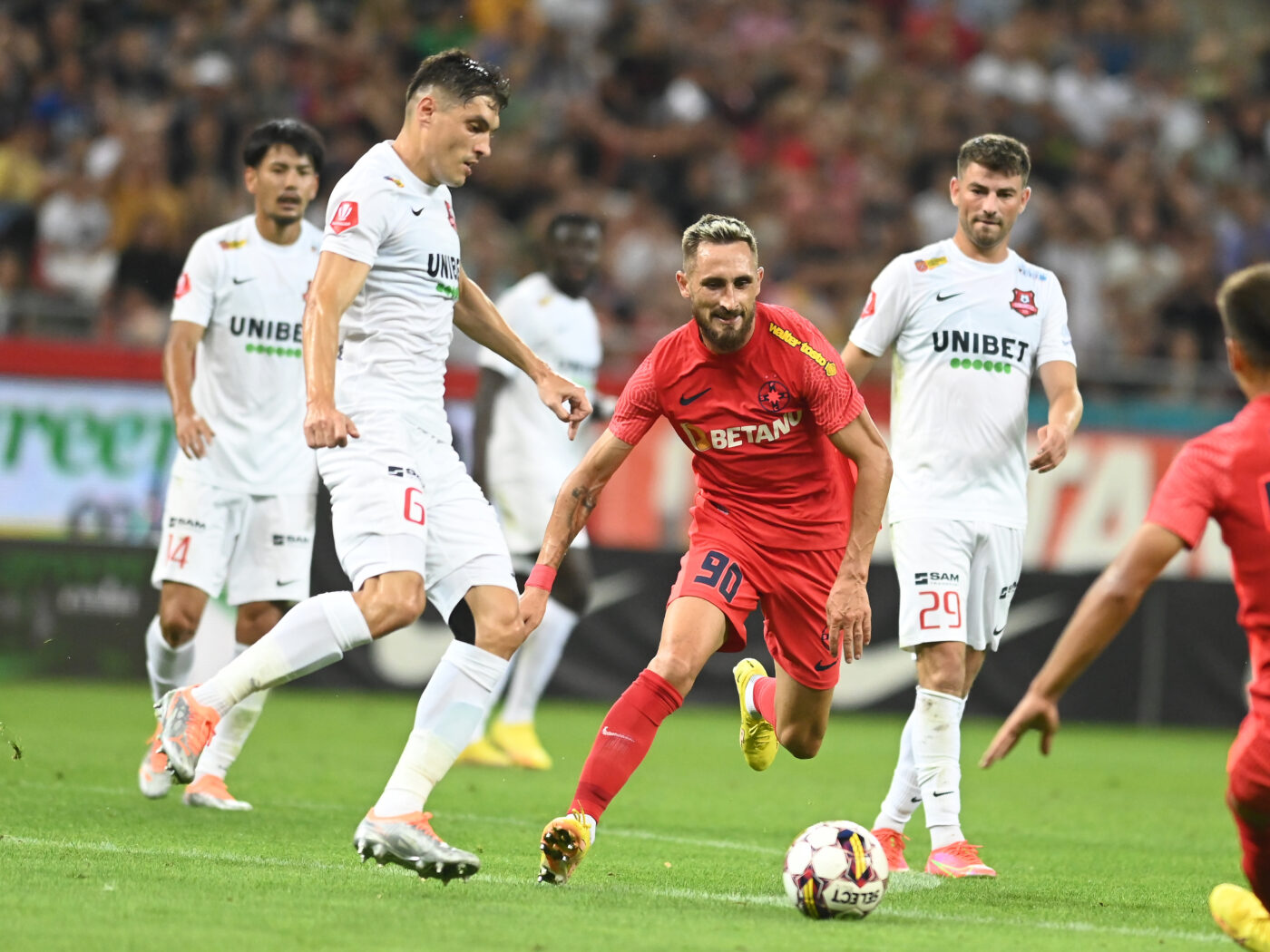 Verdictul medicilor după accidentarea lui Bogdan Rusu! Cât poate lipsi atacantul lui FCSB