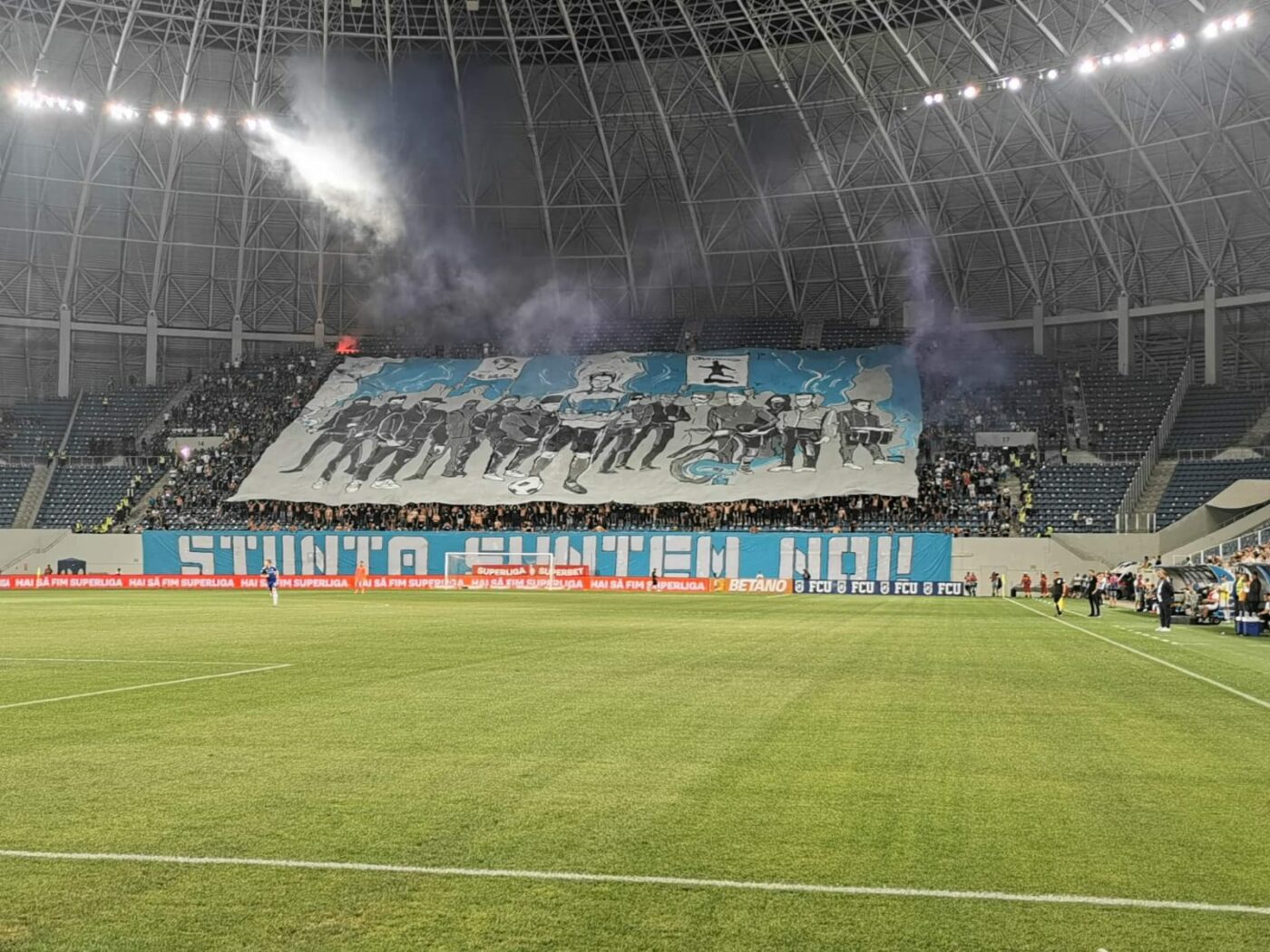 Scenografie de neînțeles în derby-ul Craiovei! Ultrașii celor de la FC U Craiova, banner uriaș cu…. galeria | GALERIE FOTO