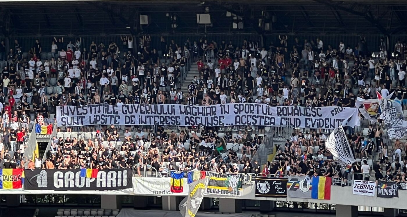 Ce riscă U Cluj după scandările xenofobe din meciul cu Sepsi. Bannerele afișate pe stadion pot atrage sancțiuni drastice | EXCLUSIV