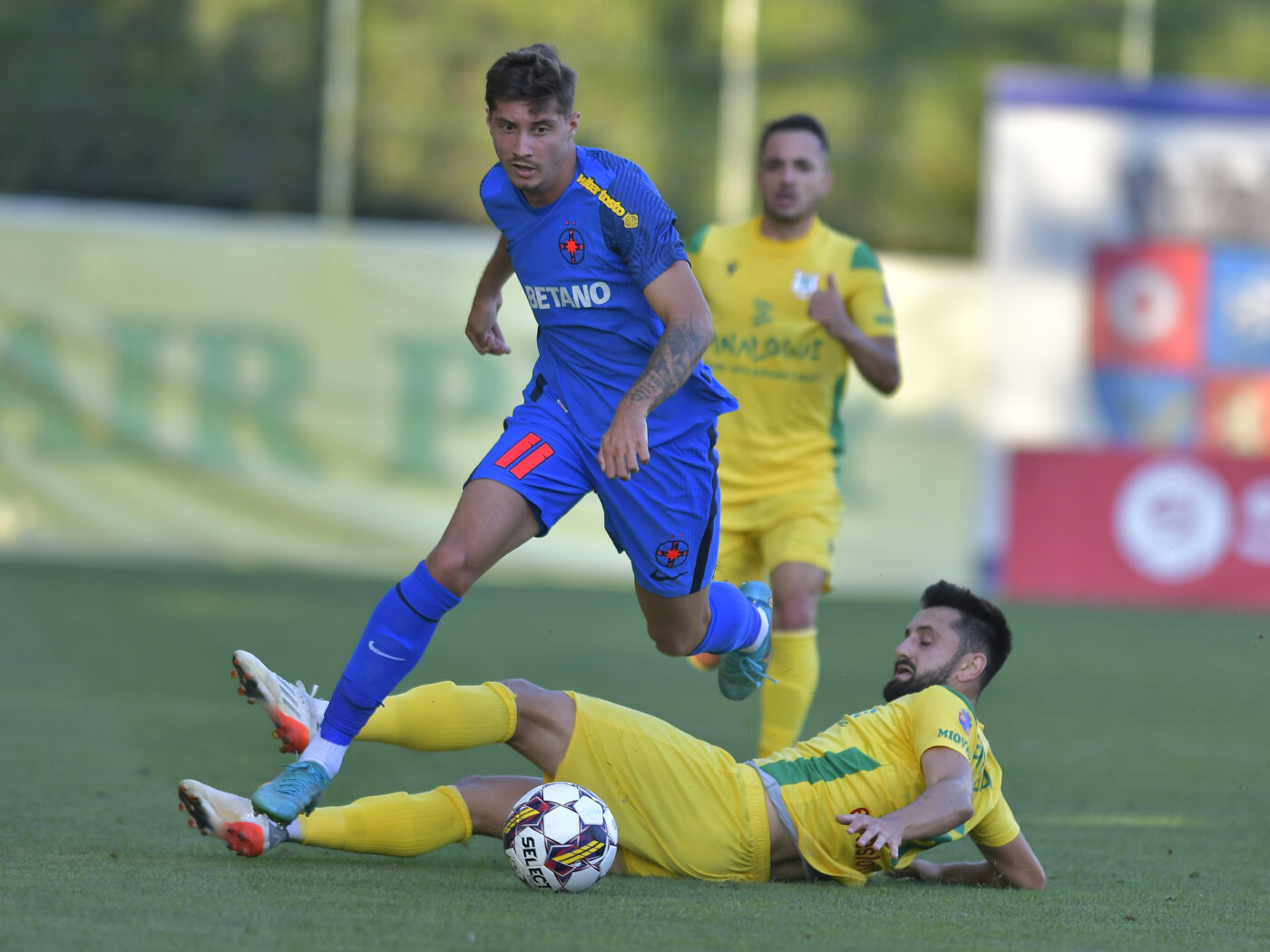 Lovitură grea pentru FCSB! David Miculescu a suferit o accidentare serioasă. Ce s-a întâmplat cu noua vedetă a roș-albaștrilor