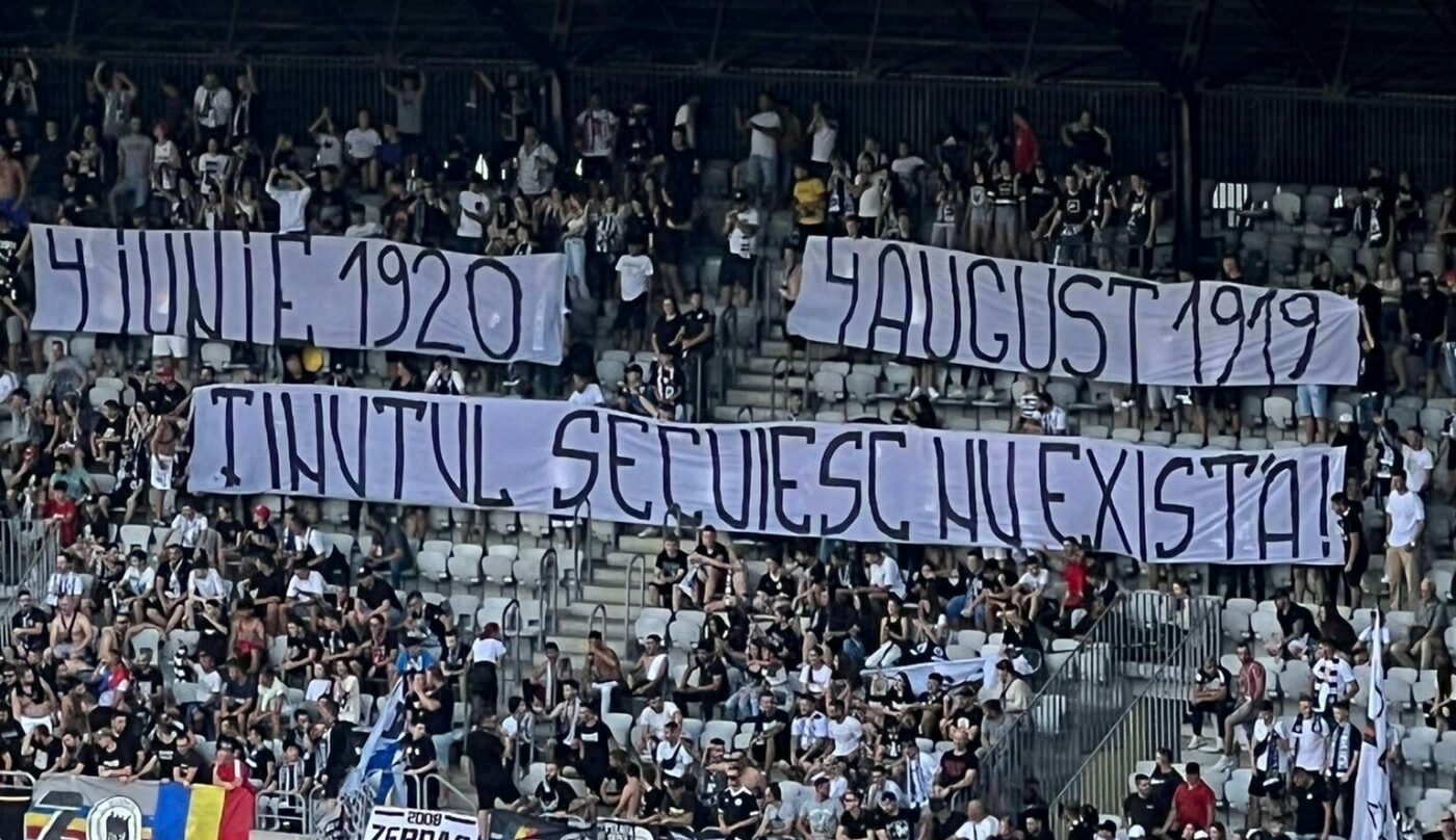 Sebastian Colțescu a oprit meciul U Cluj – Sepsi din cauza scandărilor xenofobe. Totul s-a întâmplat sub privirile lui Emil Boc, primarul orașului