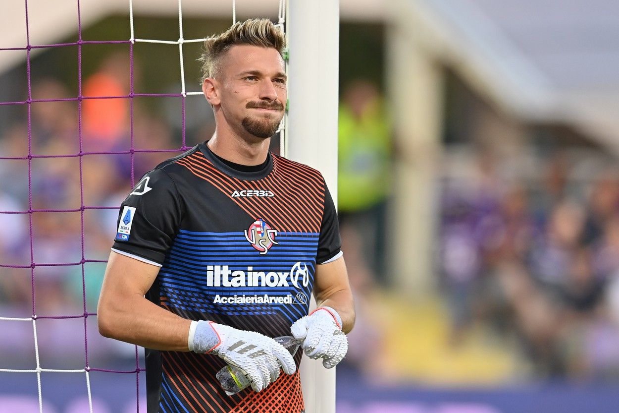 Ionuț Radu și gafa care îi poate încheia cariera! Goalkeeper-ul român și-a băgat mingea în poartă în minutul 90+5, iar Cremonese a pierdut cu Fiorentina | VIDEO