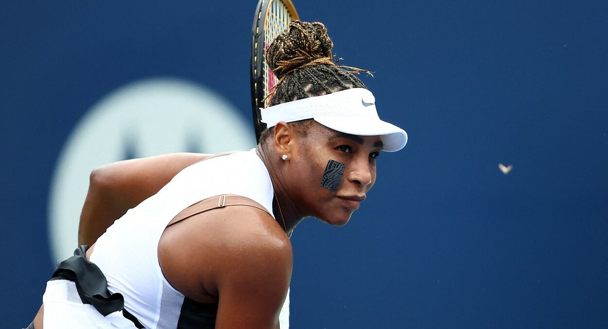 Serena Williams a obținut prima victorie după un an și două luni în circuit! Americanca, reprimită în clasament grație debutului victorios de la Toronto | VIDEO