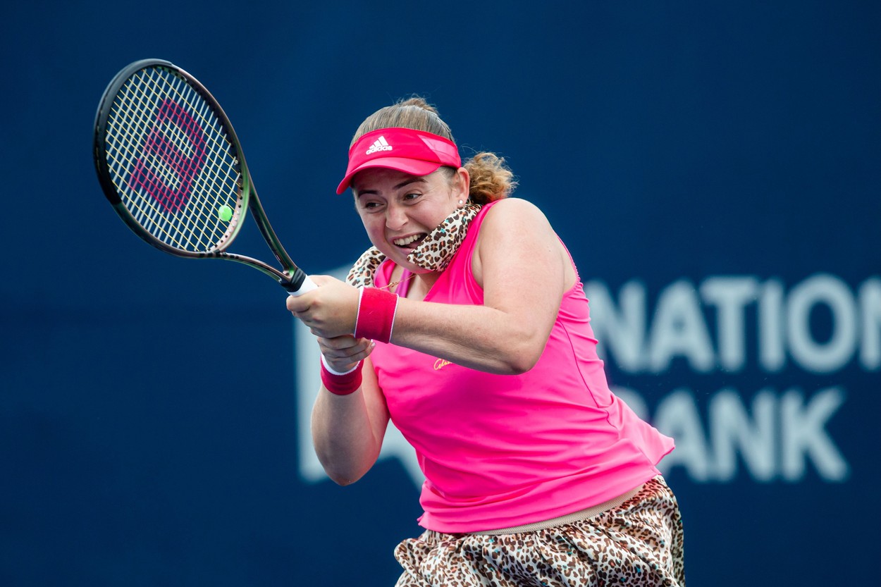 Jelena Ostapenko s-a făcut din nou de râs la Toronto! După ce a fost ironizată pentru echipamentul purtat, letona a pierdut în turul doi | FOTO
