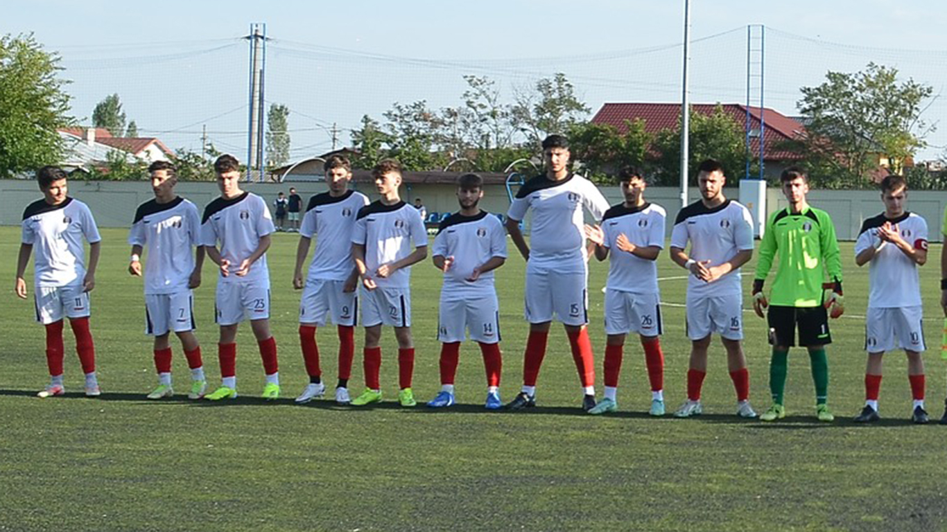 Astra, dezmembrată la debutul în Liga 3! Fără antrenor și cu președintele trecut ca maseur, echipa care fix acum 6 ani elimina West Ham a pierdut rușinos cu Real… Bradu