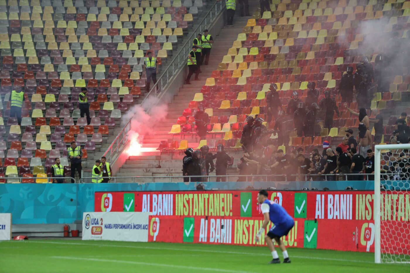 Amenzi record și dosare penale după incidentele din derby-ul Dinamo – CSA Steaua! Jandarmeria a aplicat un număr fabulos de sancțiuni