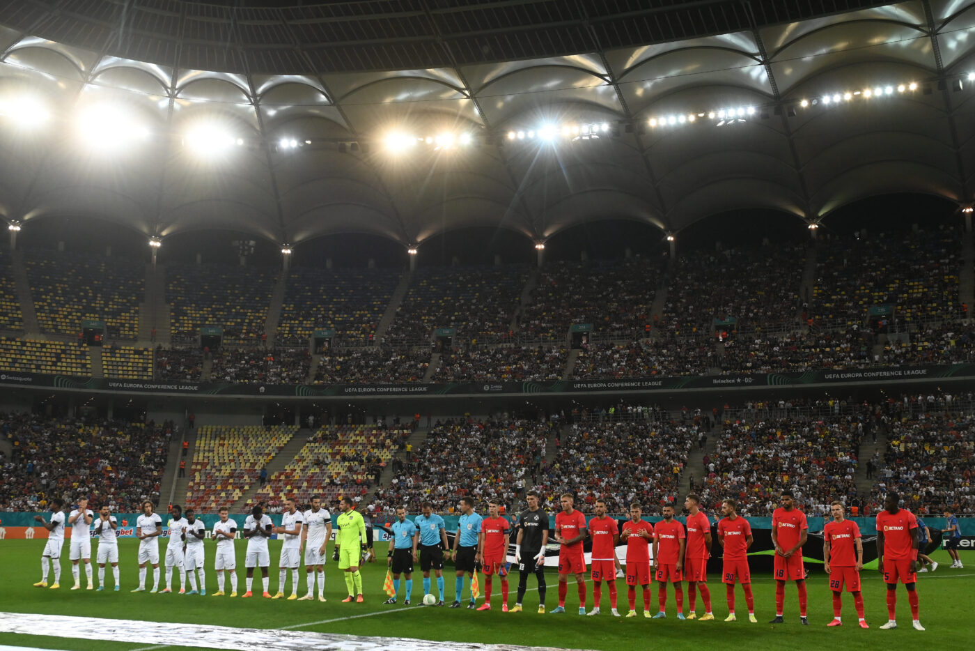 Cât costă și câte bilete vor primi suporterii lui FCSB pentru deplasarea cu Silkeborg, următorul meci din Conference League! Clubul roș-albastru a făcut anunțul oficial
