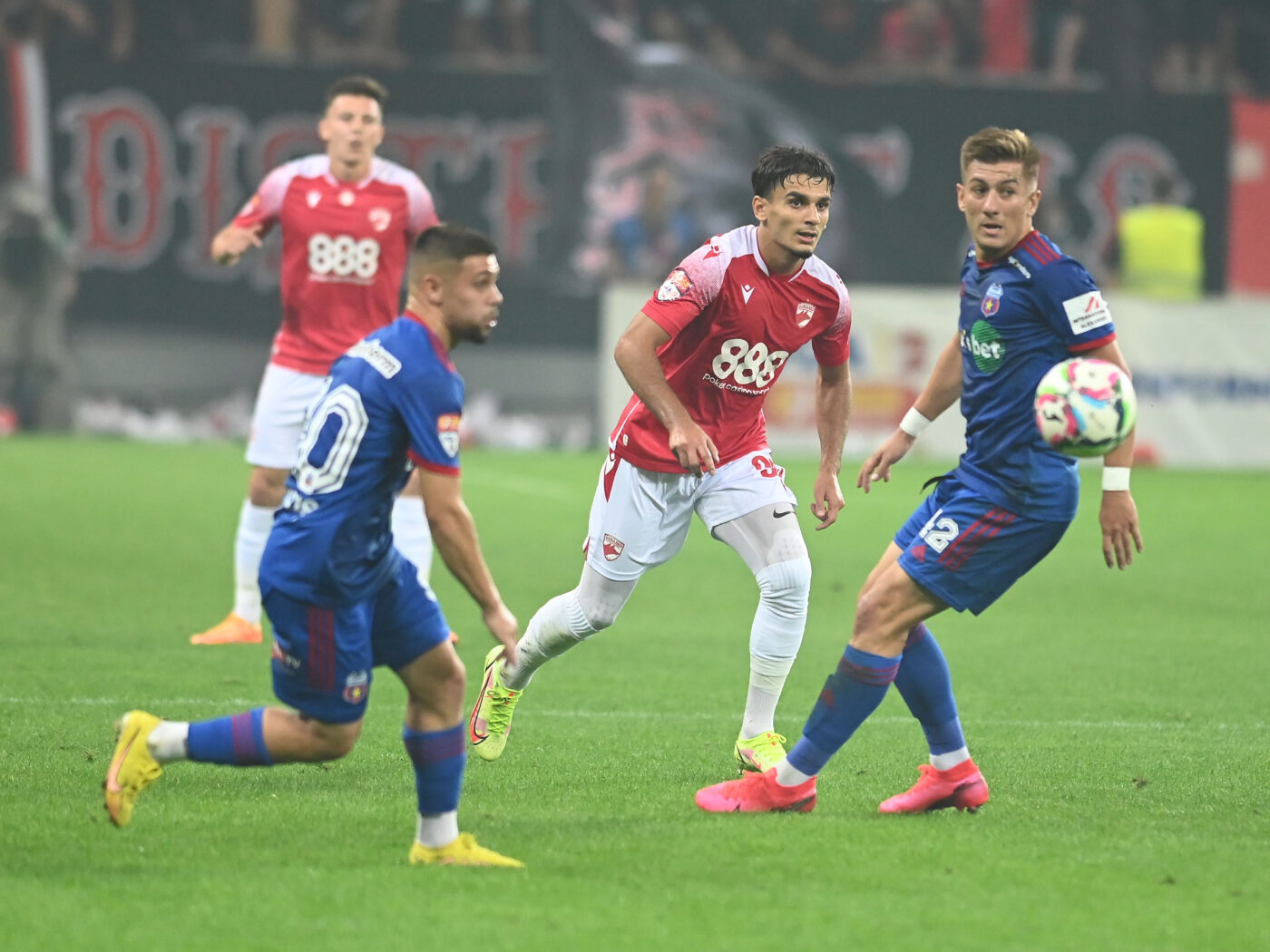 Steaua – Dinamo, derby-ul Ligii 2 din play-off, în pericol să fie amânat. „Se vor face demersuri către Federație” Ce partidă poate muta duelul din cartierul Ghencea într-o altă zi decât cea stabilită inițial | EXCLUSIV