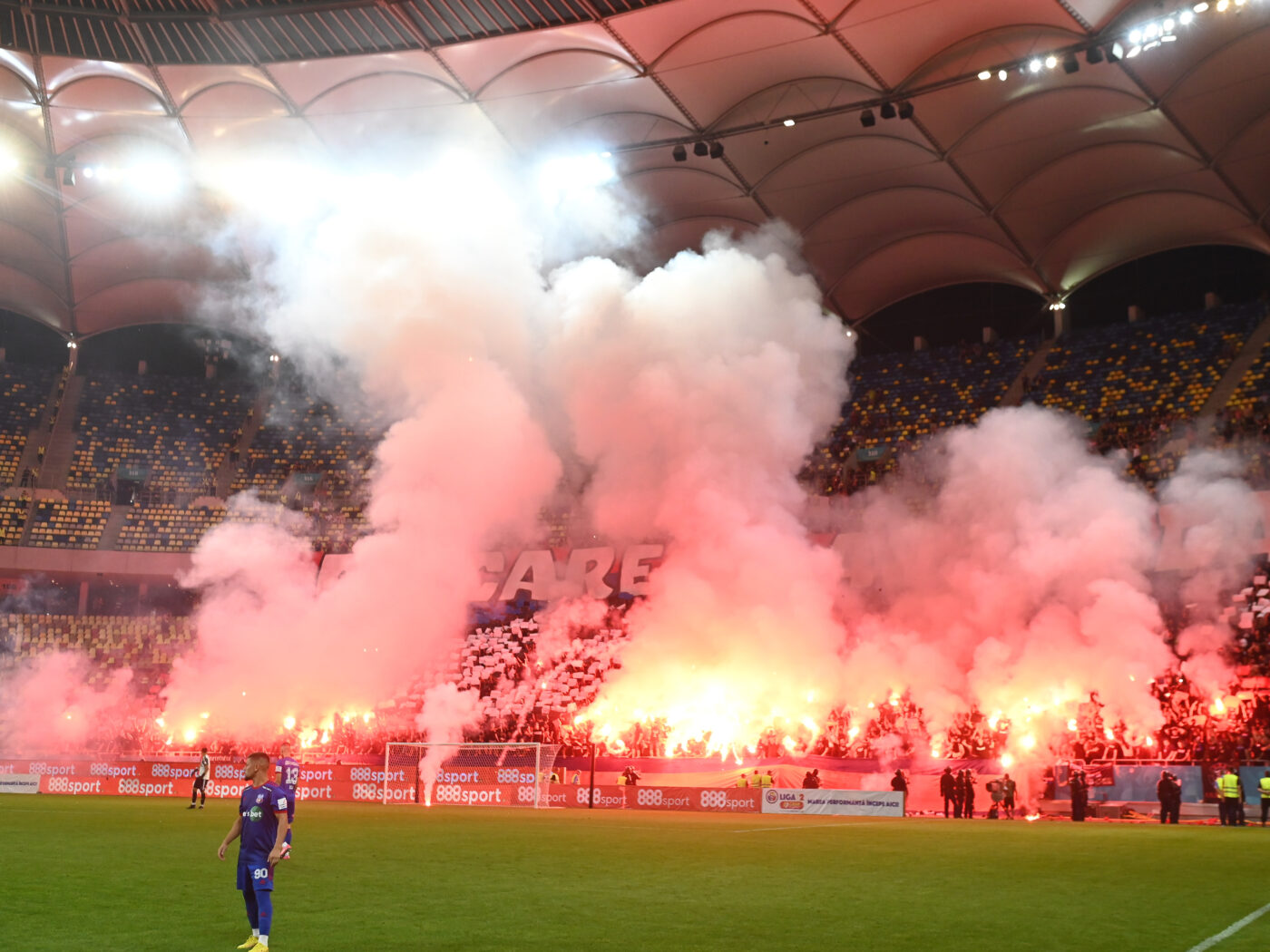 Dinamo și Steaua, sancționate de Comisia de Disciplină pentru incidentele de pe Arena Națională. ”Militarii”, amendă mai mare și stadionul suspendat pentru mai multe etape