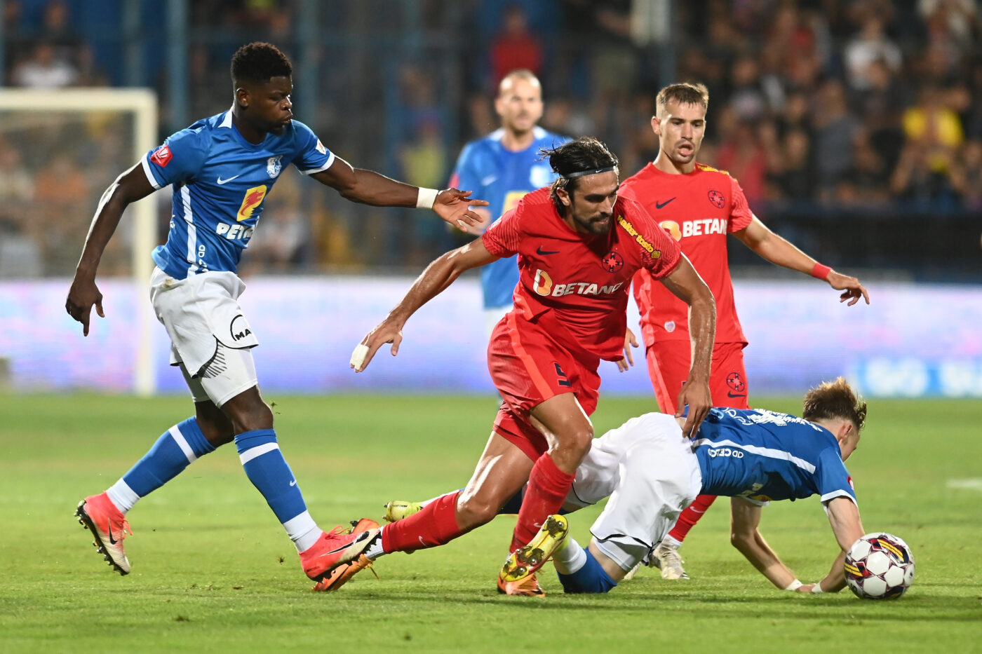 West Ham United – FCSB. Vezi pariurile zilei pentru debutul roș-albaștrilor în Conference League (P)