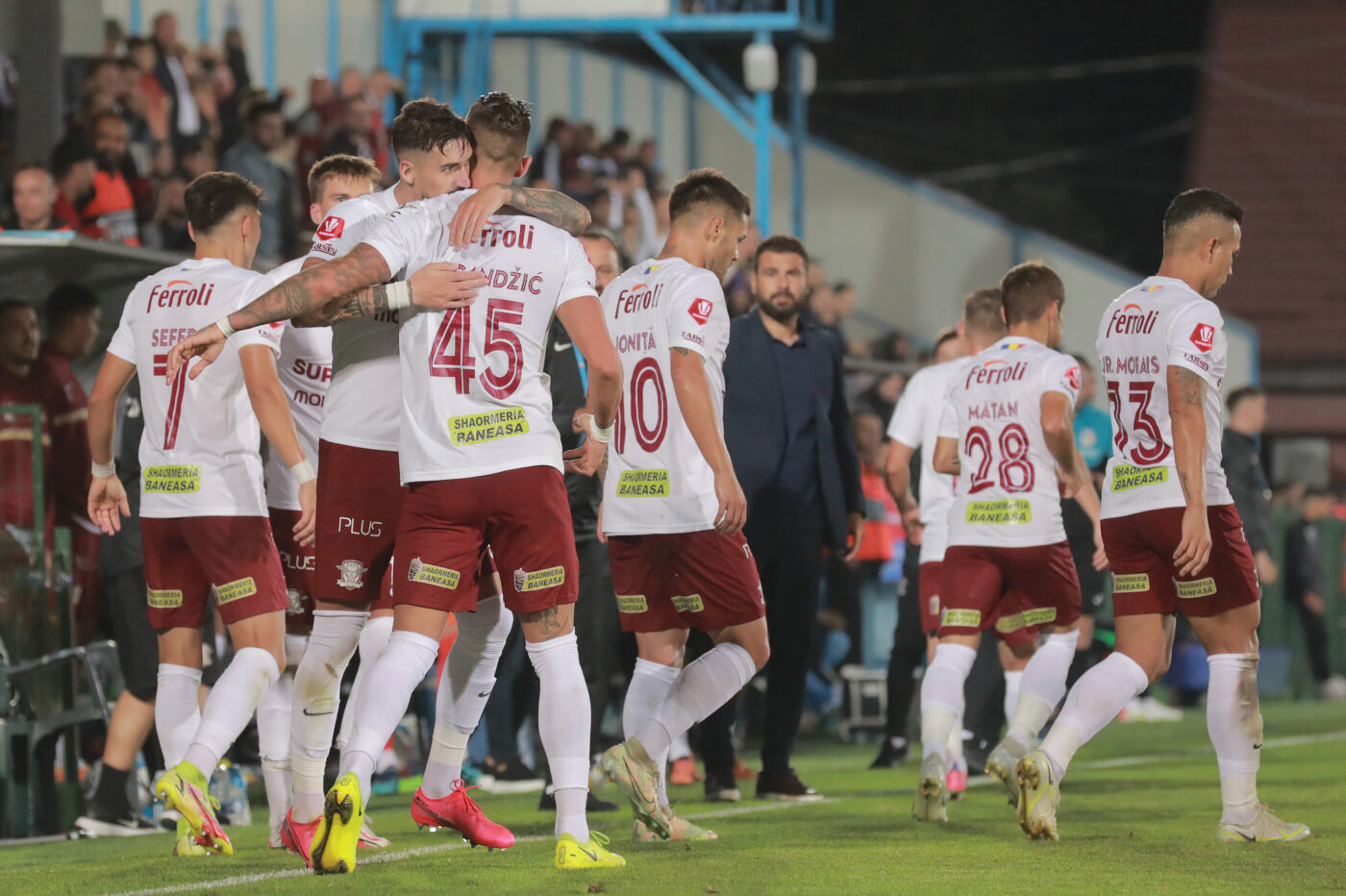 FC U Craiova 1948 – Rapid București, meciul zilei în Superliga României. Vezi pariurile noastre (P)