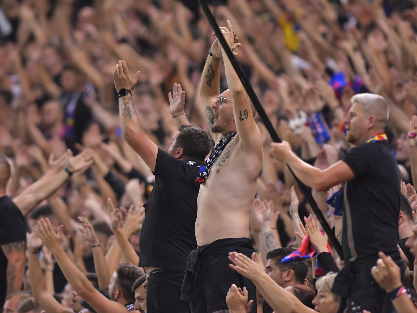 Fanii lui FCSB, în corzi! Mesajul transmis de conducerea lui West Ham: „Românii care fac asta vor fi invitați să părăsească stadionul!”